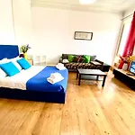 Classic Chiado 1 - With Shared Bathroom Konukevi 3*