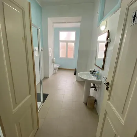 Classic Chiado 1 - With Shared Bathroom Lisbona