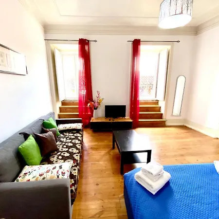 Classic Chiado 1 - With Shared Bathroom 게스트하우스 3*