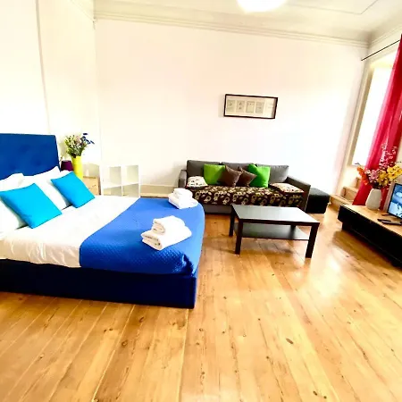 Classic Chiado 1 - With Shared Bathroom 게스트하우스 3*