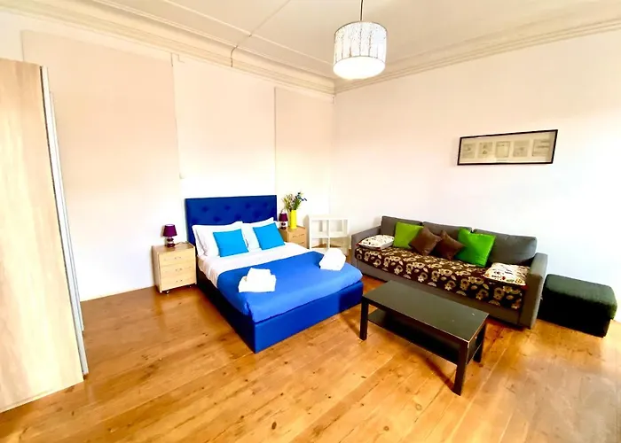 Classic Chiado 1 - With Shared Bathroom בית הארחה 3*